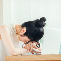 アラフォーは疲れやすい？その理由と疲労回復のカギをご紹介します